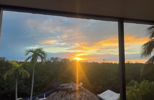 Islamorada House | Charming 2/2 in Islamorada - Private Access to White Marlin Beach