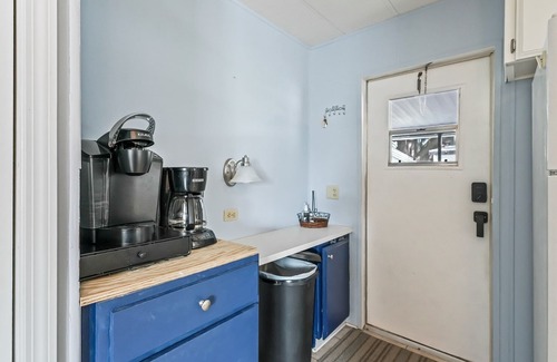 Silver Lake House | Charming 2/2 Manufactured Home in the Village of Silver Lake – Includes Golf Car