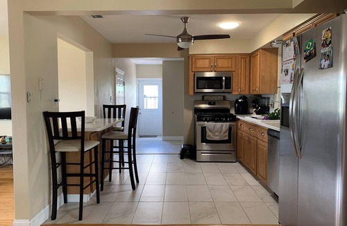 Seminole House | Charming 2/2 with Tropical backyard 5min to Madeira Beach