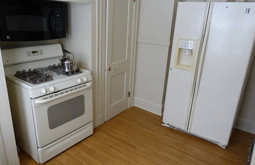 Grosse Pointe House | Charming 2-bedroom house with AC and WiFi in awesome Grosse Pointe Park