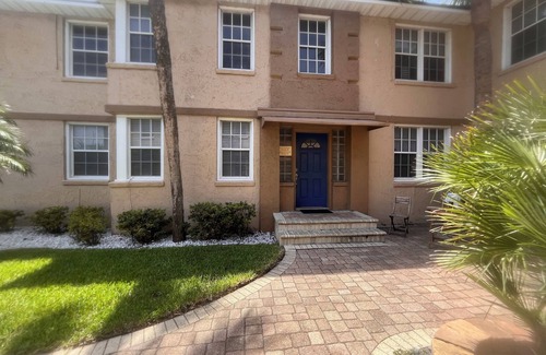 Jacksonville Beach Condo | Charming 2-bedroom condo right in the heart of Jacksonville Beach