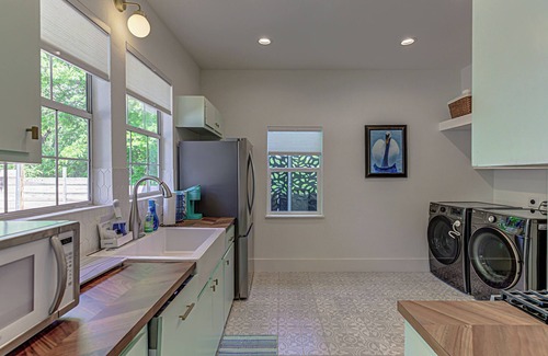 MLK House | Charming 2 BDR for 4, Close to Downtown Austin!