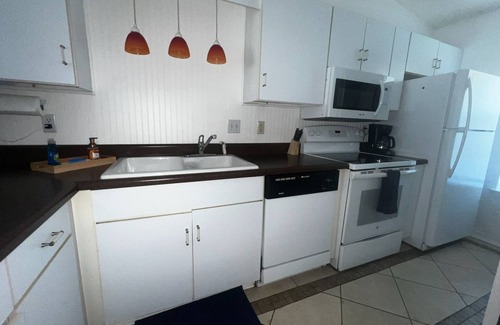Northwest Pensacola House | Charming 2-bdr home, fenced byard, fully equipped, central location