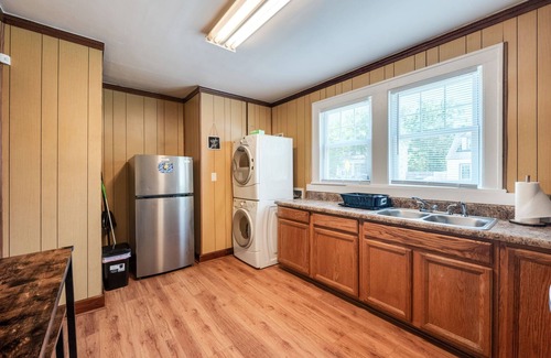 Portsmouth House | Charming 2-Bdrm Gem! Near Casino!