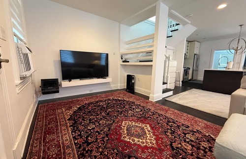 Fairlawn House | Charming 2-Bed 1,5 Bath House, free street Parkin