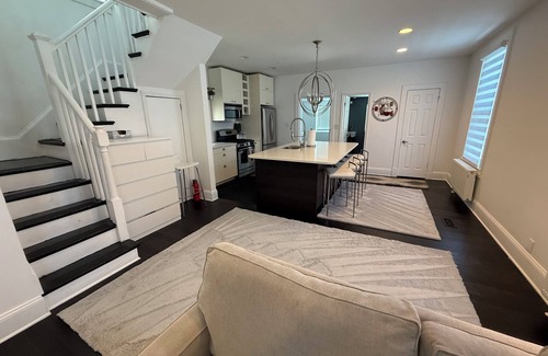 Fairlawn House | Charming 2-Bed 1,5 Bath House, free street Parkin