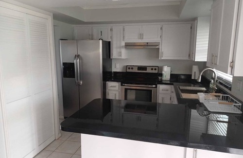 Englewood East House | Charming 2 Bed/2 BA house in superb Englewood.