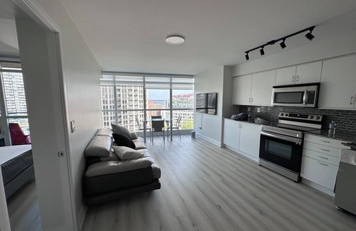 Fort York Condo | Charming 2 Bed/2 Bath condo + office. Close to everything in Downtownn