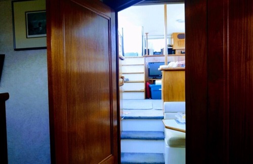 Riverside Boat Rental | Charming 2-bed 41’ boat on tranquil St. Louis River marina, Duluth w/AC, WiFi