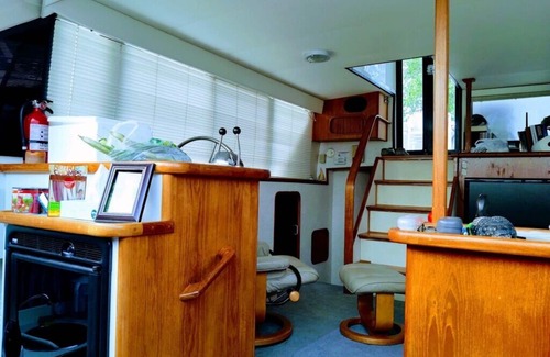 Riverside Boat Rental | Charming 2-bed 41’ boat on tranquil St. Louis River marina, Duluth w/AC, WiFi