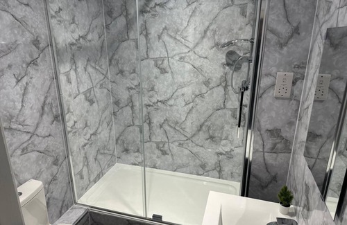 Long Eaton Apartment | Charming 2-Bed Flat: Ideal for City Explorers