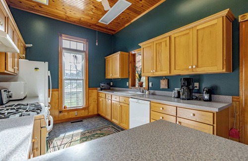 Brandenburg House | Charming 2-bed house in Historic Downtown Brandenburg Overlooking the Ohio River