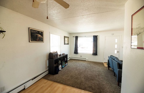 Bismarck House | Charming 2-bed house in Bismarck, centrally located for your convenience.