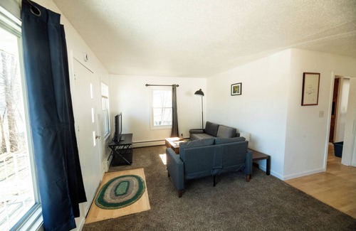 Bismarck House | Charming 2-bed house in Bismarck, centrally located for your convenience.