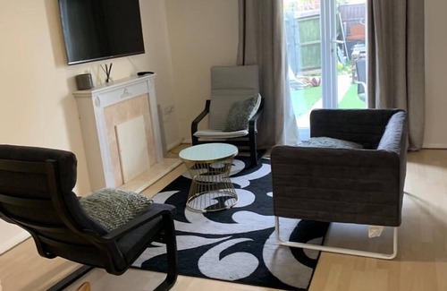 Greenwich House | Charming 2-Bed House in London