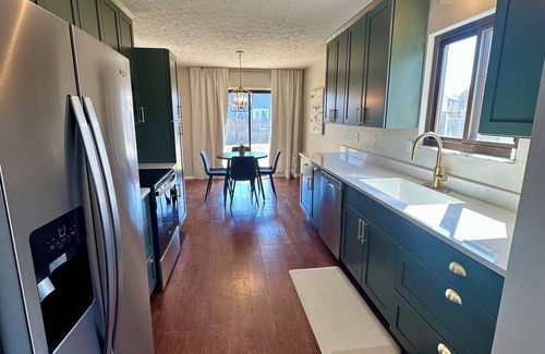 Grove City House | Charming 2-bed House w/King Bed & Garage in Grove City, Mins from 71 & Columbus