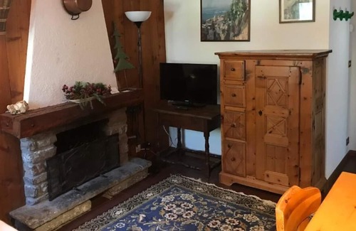 Pallusieux Apartment | Charming 2 bedrooms Chalet apartment in old farm house with garden