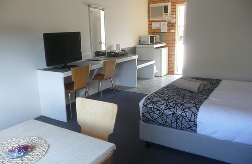 Woolgoolga Hotel | Charming 2 Bed room Suite Motel with Mineral Pool