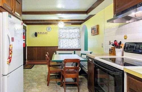 Ocean Grove House | Charming 2-bedroom house with AC, and WiFi in wonderful Ocean Grove.