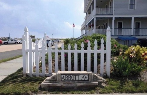 Ocean Grove House | Charming 2-bedroom house with AC, and WiFi in wonderful Ocean Grove.
