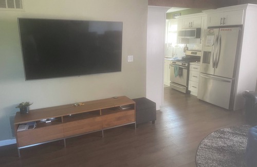 Oakbrook Terrace House | Charming 2-bedroom estate with WiFi, fitness room in delightful Oakbrook Terrace