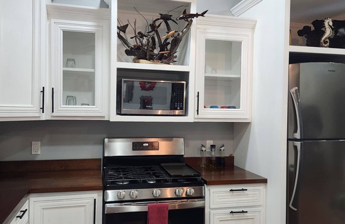 Spanish Lookout Cottage | Charming 2-bedroom cottage in tranquil Spanish Lookout with AC, WiFi