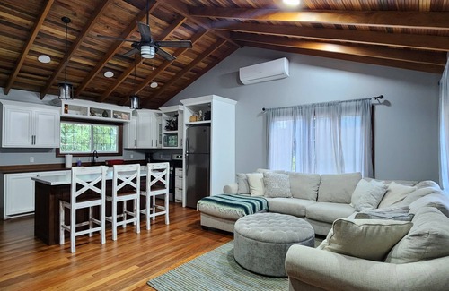 Spanish Lookout Cottage | Charming 2-bedroom cottage in tranquil Spanish Lookout with AC, WiFi
