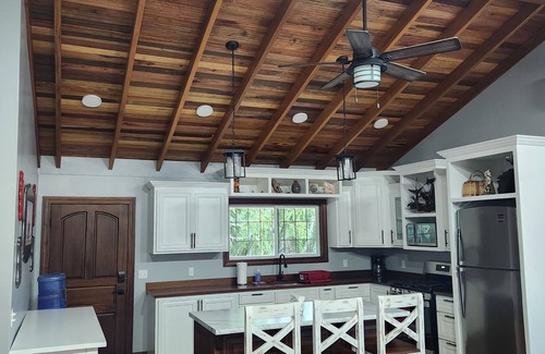 Spanish Lookout Cottage | Charming 2-bedroom cottage in tranquil Spanish Lookout with AC, WiFi