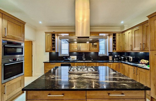 Golders Green House | Charming 2-Bedroom Home in London