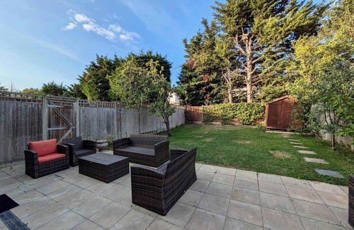 Golders Green House | Charming 2-Bedroom Home in London
