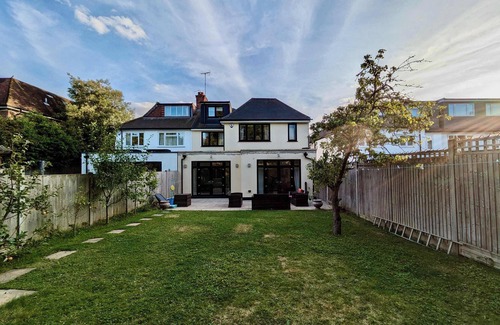 Golders Green House | Charming 2-Bedroom Home in London