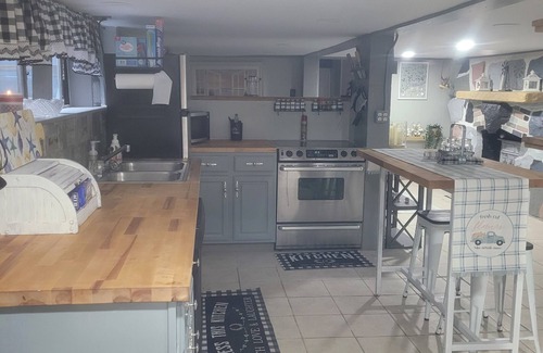 Anclote River Acres House | Charming 2-bedroom hunker bunker. great wildlife