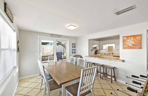 Villa Primera House | Charming 2 Bedroom Beach Cottage w/Amazing Gulf Views!
