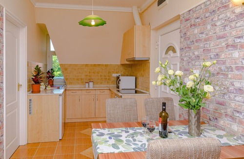 Hajduszoboszlo Apartment | Charming 2-bedroom apartment with WiFi, AC in amazing Hajdúszoboszló