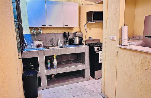 Coatepeque House | Charming 2-bedroom house with WiFi, AC in Marvelous Nuevo Lourdes