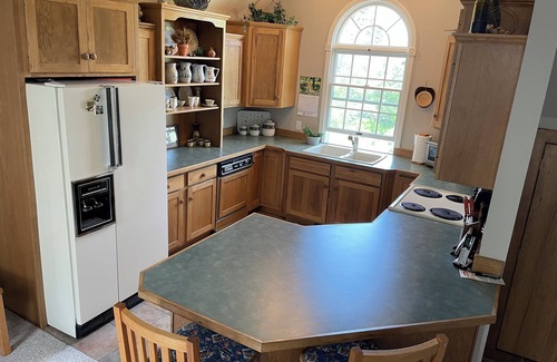 Harbor Springs House | Charming 2-bedroom townhome with WiFi, AC in Harbor Springs