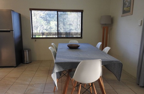 Murphys Creek Cottage | Charming 2-bedroom farm stay cottage in Murphys Creek