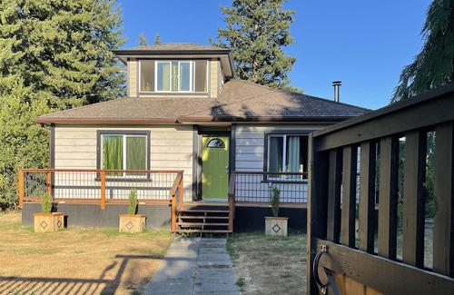 Honeymoon Bay House | Charming 2-bedroom home near lake and town (30 day minimum stay)