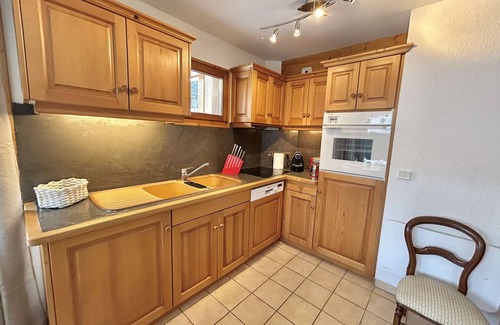 Demi-Quartier Apartment | Charming 2-bedroom apartment, garden, parking, and wifi in Demi-Quartier