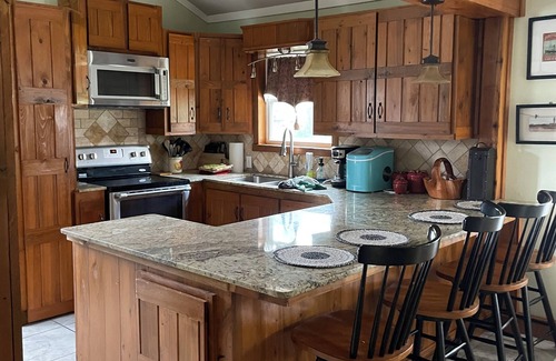 Breaux Bridge Condo | Charming 2-bedroom condo in amazing Breaux Bridge with WiFi, AC