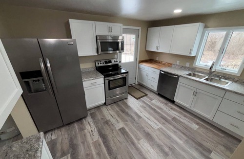 Anchor Bay Harbor House | Charming 2-bedroom house with WiFi, AC in quaint Chesterfield Twp
