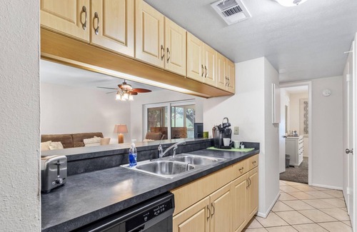 Bayview Condo | Charming 2-bedroom beach condo in Sunny St. Petersburg