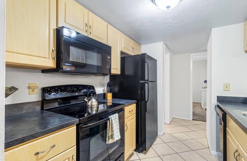 Bayview Condo | Charming 2-bedroom beach condo in Sunny St. Petersburg