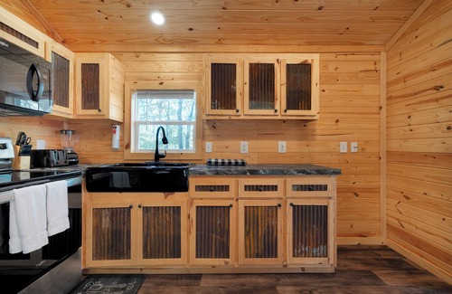 Jamestown Cabin | Charming 2 Bedroom 1 Bath Small Cabin located at Lake Cumberland. #403