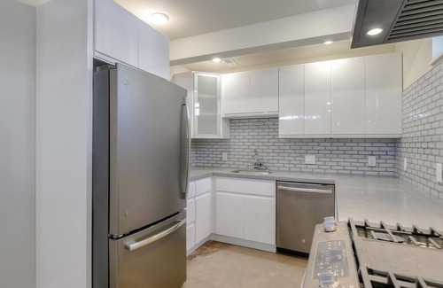 Adams Point Apartment | Charming 2-bedroom 2 bathroom apartment in fantastic Oakland near Lake Merritt