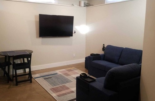 Adams Point Apartment | Charming 2-bedroom 2 bathroom apartment in fantastic Oakland near Lake Merritt