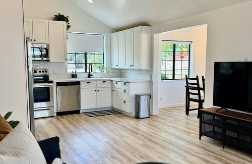 Pima Cottage | Charming 2-bedroom, 2-bathroom cottage with WiFi, AC in peaceful Pima