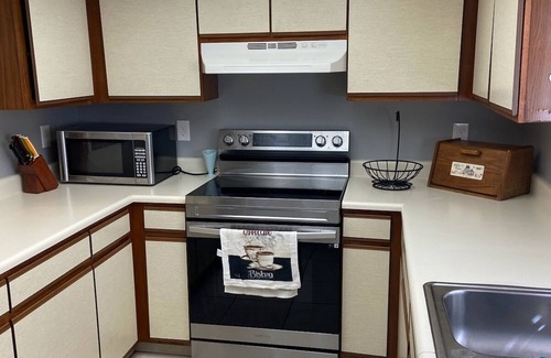 Englewood South Condo | Charming 2-bedroom 2 bathroom condo 2.5 ml from Englewood beach with WiFi, AC