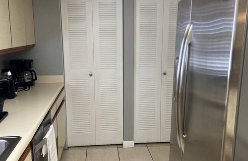 Englewood South Condo | Charming 2-bedroom 2 bathroom condo 2.5 ml from Englewood beach with WiFi, AC