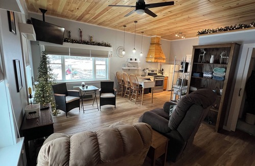 Town of Macomb Apartment | Charming 2-bedroom apartment with AC, WiFi in pleasant De Peyster